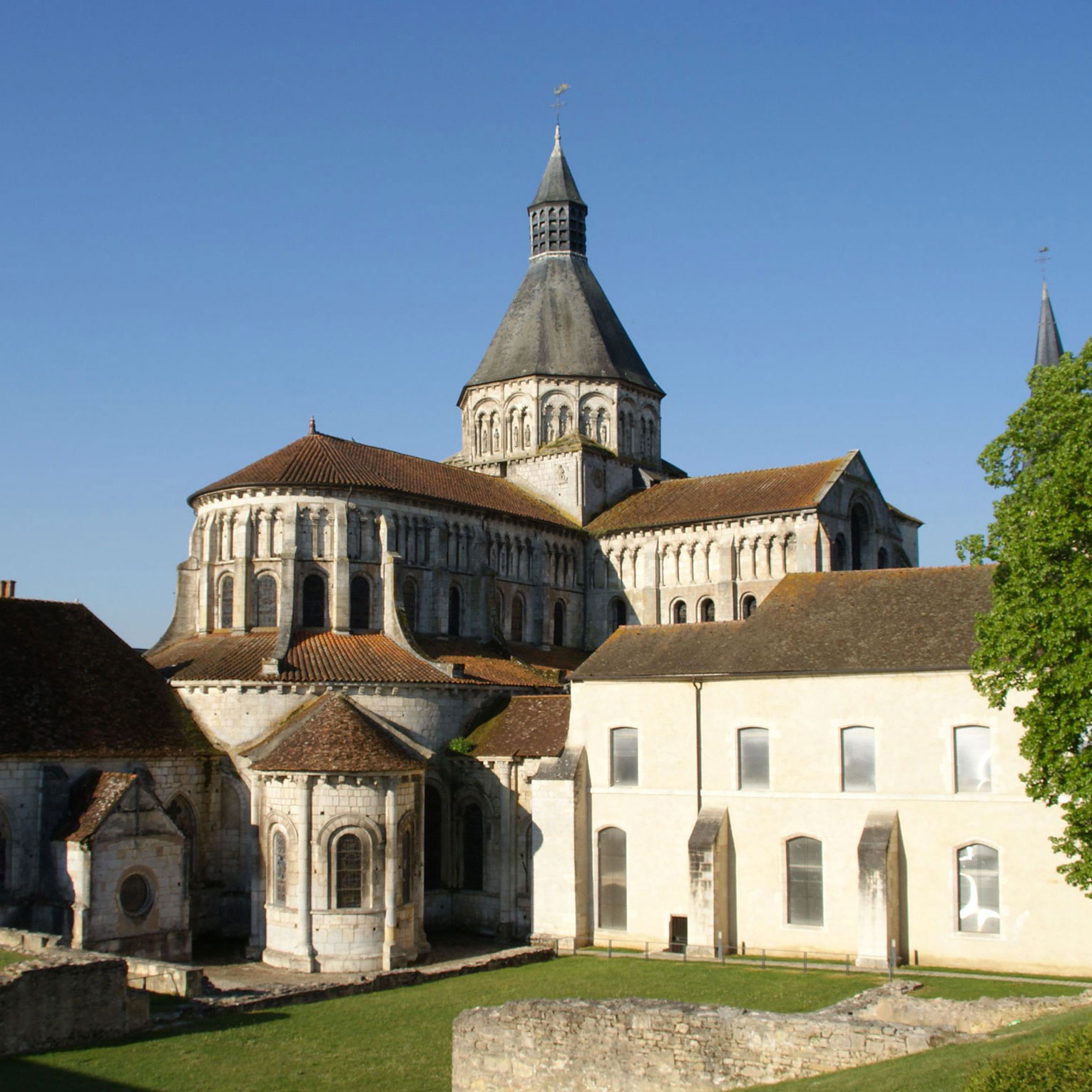 慈悲隐修院 Prieuré de la Charité-sur-Loire