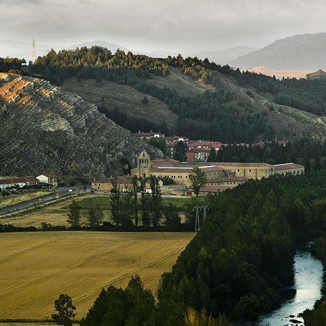 圣母玛利亚·拉雷亚尔修道院与基金会Monasterio Santa María La Real